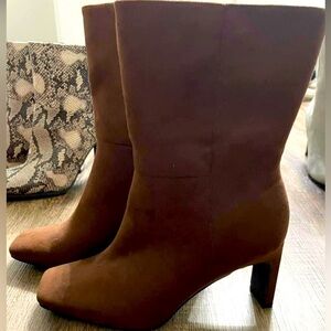 NWOT JustFab size 7.5booties